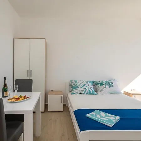 Absolute Beach Holidays Dugi Rat